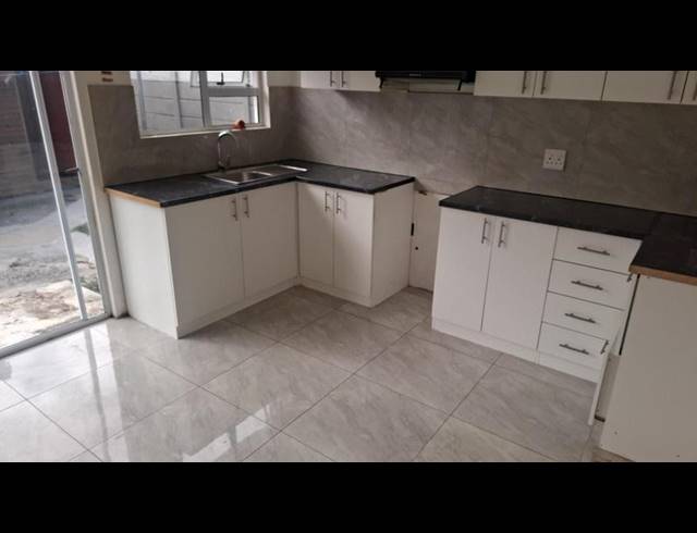 1 BEDROOM PROPERTY TO RENT IN GOODWOOD CENTRAL